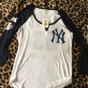 NEW WITH TAGS NY YANKEES TOP.